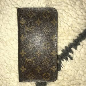 LV zip continental wallet